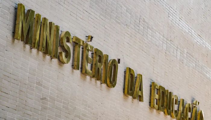 © Rafa Neddermeyer/Agência Brasil MEC lança curso de 180 horas para professores do ensino médio público
